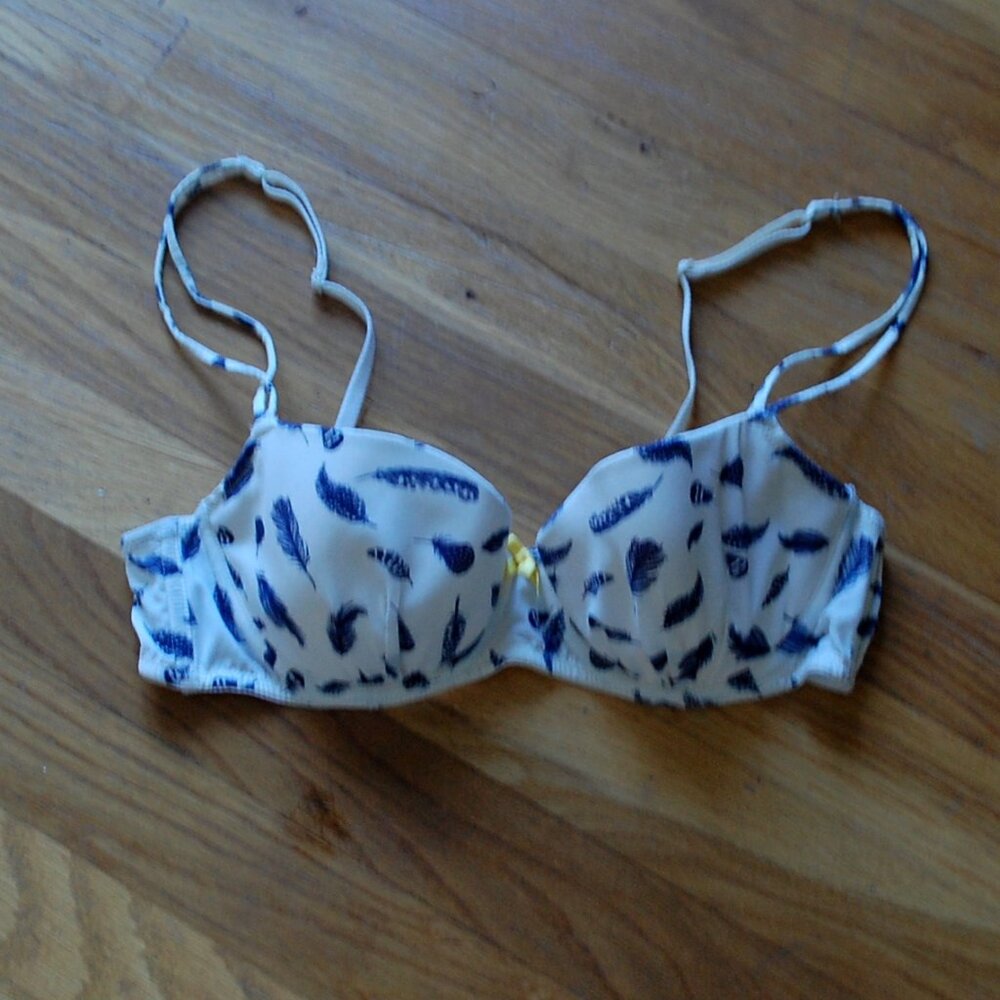 Elle Macpherson Intimates E23-1141 White Blue Feathers Balconette Bra